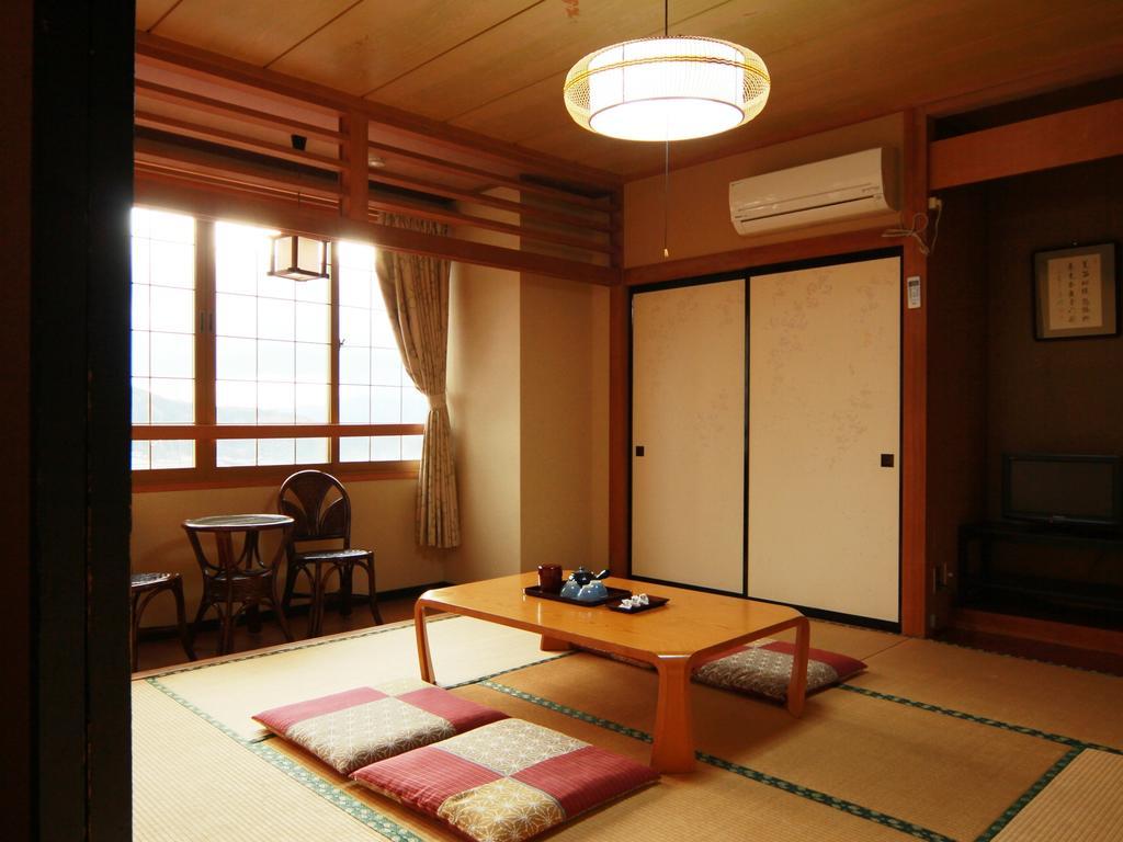 Honkan Gentaroya Hotell Nozawaonsen Rum bild